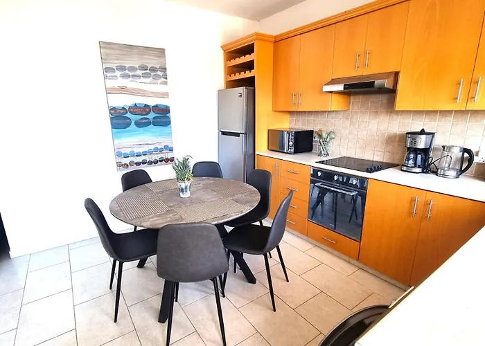 Beach Haven: 7-Minute Walk To The Beach + Pool