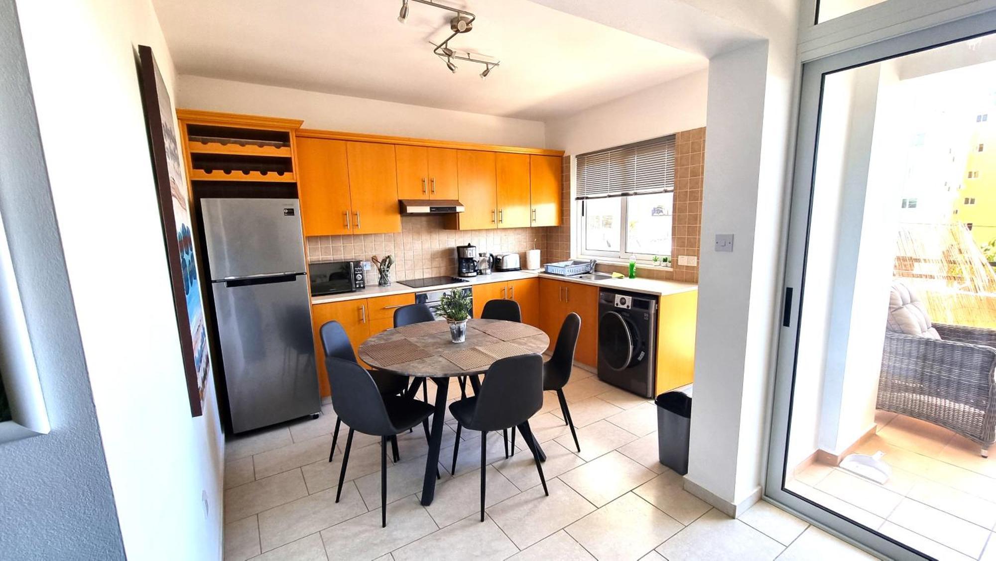 Haven: 7-minute Walk To The + Pool Daire Larnaca